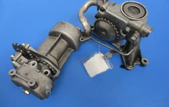 Volkswagen PASSAT B5 Oil pump 