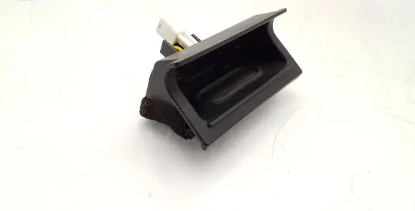Honda CR-V Tailgate opening switch 