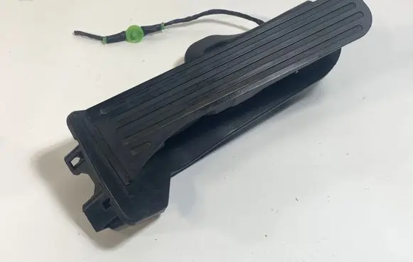 Skoda Octavia Mk2 (1Z) Accelerator throttle pedal 1K2721503K