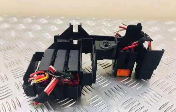 Audi A5 8T 8F Fuse module 8A0937530