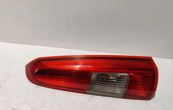 Volvo V70 Rear/tail lights 9154494