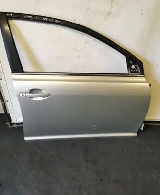 Toyota Avensis T250 Front door