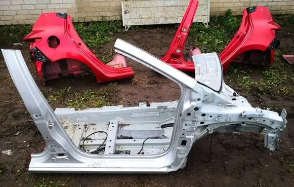 Renault Clio IV Front quarter panel 