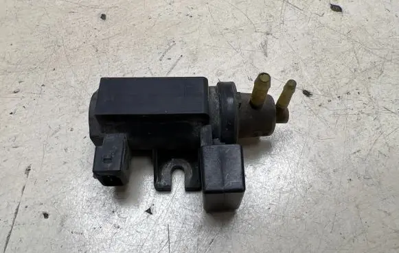 Opel Insignia A Turbo solenoid valve 55573362 70142003