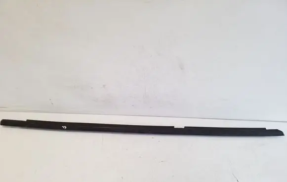 Suzuki Grand Vitara II Rear door glass trim molding