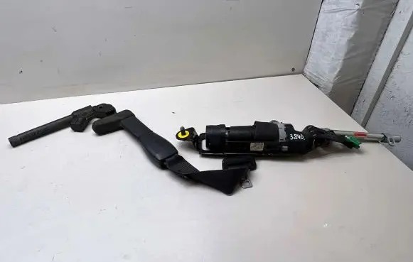Volvo XC60 Front seatbelt 39811171