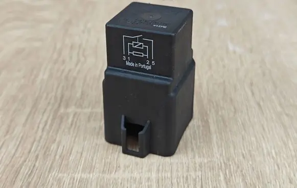 BMW 4 G22 G23 G24 G26 Coolant fan relay 9207913