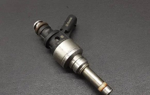 Audi A8 S8 D4 4H Fuel injector 1079036N 104790532