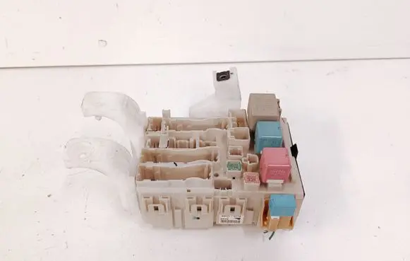 Toyota Prius (XW20) Fuse module 806110778 8273047290