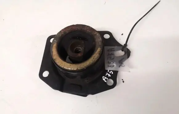 Chrysler PT Cruiser Engine mount bracket 