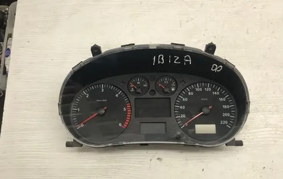Seat Ibiza II (6k) Speedometer (instrument cluster) 6K0920850C 110008924001