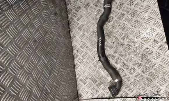 Volvo XC40 Engine coolant pipe/hose 32222081