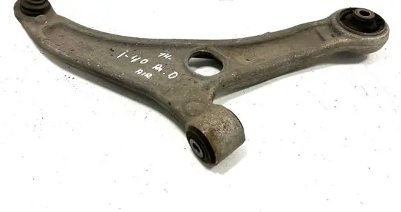 Hyundai i40 Front lower control arm/wishbone D011848106 6082M