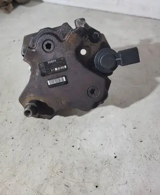 BMW X3 E83 Fuel injection high pressure pump 7788670 568985 0445010045