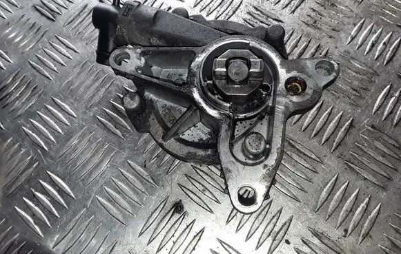 Opel Vivaro Vacuum pump
