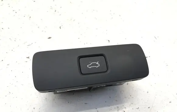 Volvo XC40 Tailgate/boot open switch button 32350330