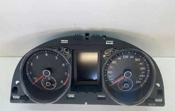 Volkswagen PASSAT CC Speedometer (instrument cluster) 3C8920970T