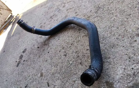 Chrysler 300 - 300C Engine coolant pipe/hose