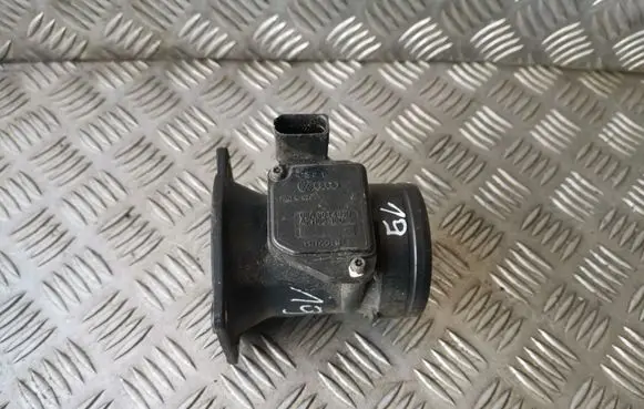 Volkswagen Golf IV Mass air flow meter 06A906461B AFH6010C