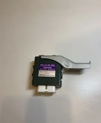 Toyota Land Cruiser (J120) Door central lock control unit/module 8597060030