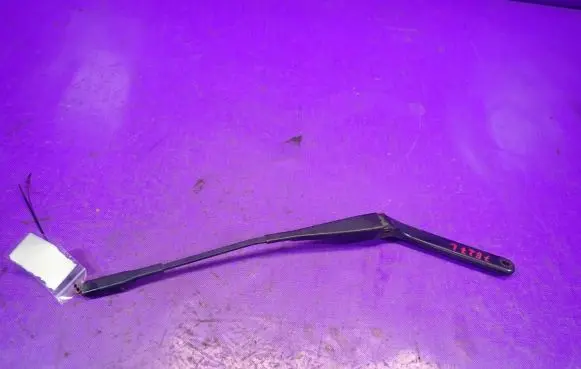 BMW 1 E81 E87 Front wiper blade arm 7160009
