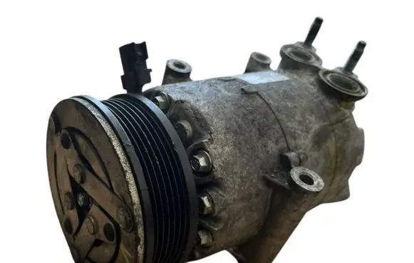 Volvo V40 Air conditioning (A/C) compressor (pump) 31332616 12W103