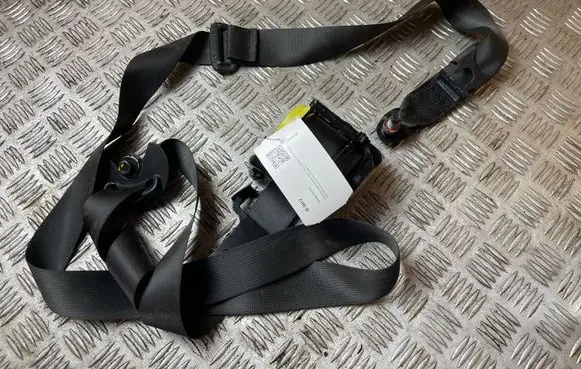 Hyundai i30 Front seatbelt B46T 31128EAA1 88820G4600TR