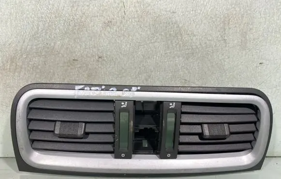 Skoda Fabia Mk2 (5J) Dash center air vent grill 5j0820951s01