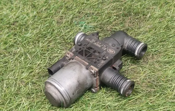 Land Rover Range Rover L322 Coolant heater control valve 1147412170
