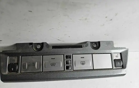 Ford Focus Windscreen/window heater switch 8M5113D734A