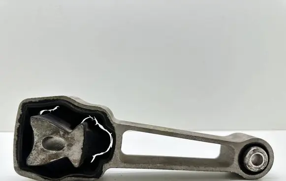 Volvo S80 Engine mount bracket 30793522