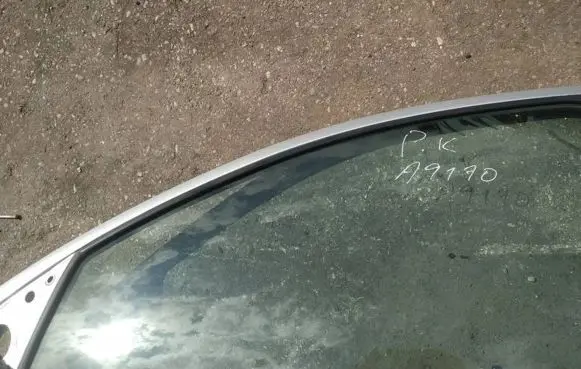 Peugeot 206 Front door window glass four-door as2