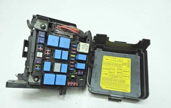 KIA Ceed Fuse box set 91951-0Q000 A1046501519