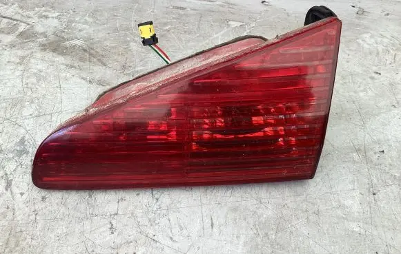 Peugeot 607 Tailgate rear/tail lights