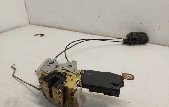 Subaru Forester SG Front door lock