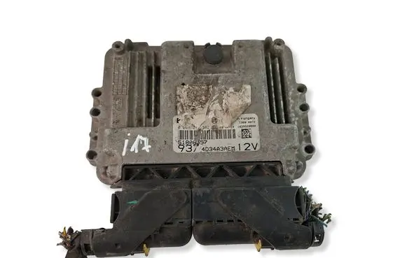 Alfa Romeo 147 Engine control unit/module 51806557 0281012882