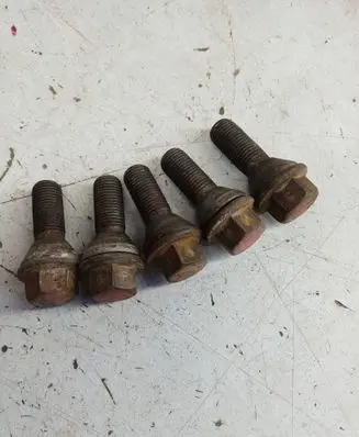Volvo XC90 Nuts/bolts 