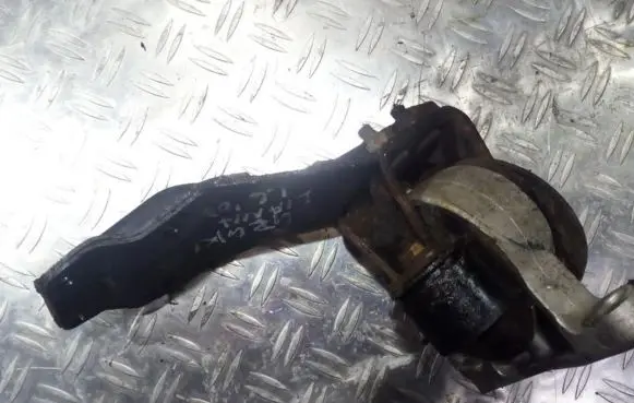 Suzuki Liana Engine mount bracket