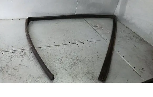Volvo V70 Front door rubber seal 
