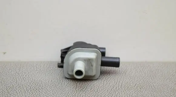 Toyota Prius (XW30) Engine mount vacuum valve 9091012279