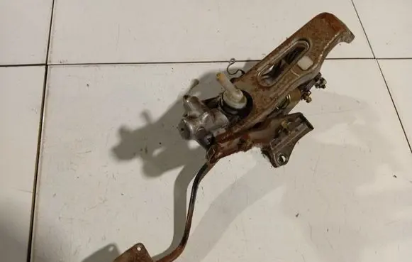 Toyota Avensis Verso Clutch pedal 