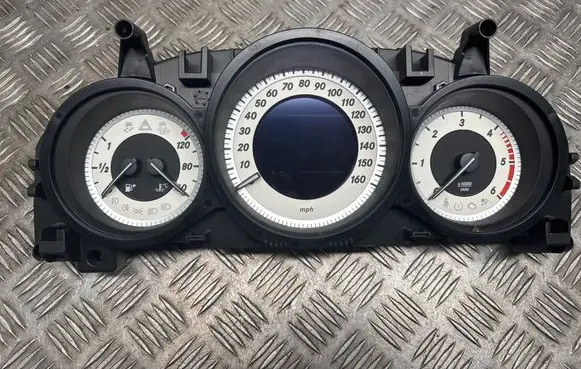 Speedometer (instrument cluster)