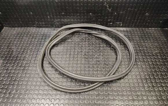 Audi A8 S8 D4 4H Trunk rubber seal (body) 