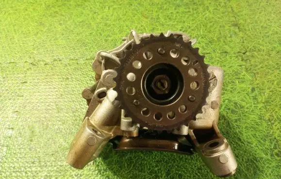 BMW X5M E70 Oil pump 7612772