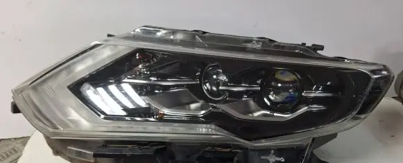 Nissan X-Trail T32 Headlight/headlamp