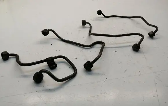 Volkswagen Transporter - Caravelle T4 Fuel injector supply line/pipe 