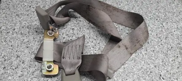 Mazda Demio Middle seatbelt (rear) 