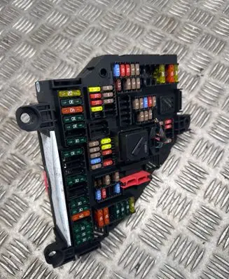 BMW 6 F12 F13 Fuse module 9252813 317033451F 02521907