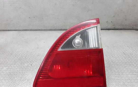 Tailgate rear/tail lights