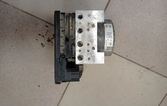 Ford Edge II ABS Pump F2GC2C405AG F2GC2C405 879228761